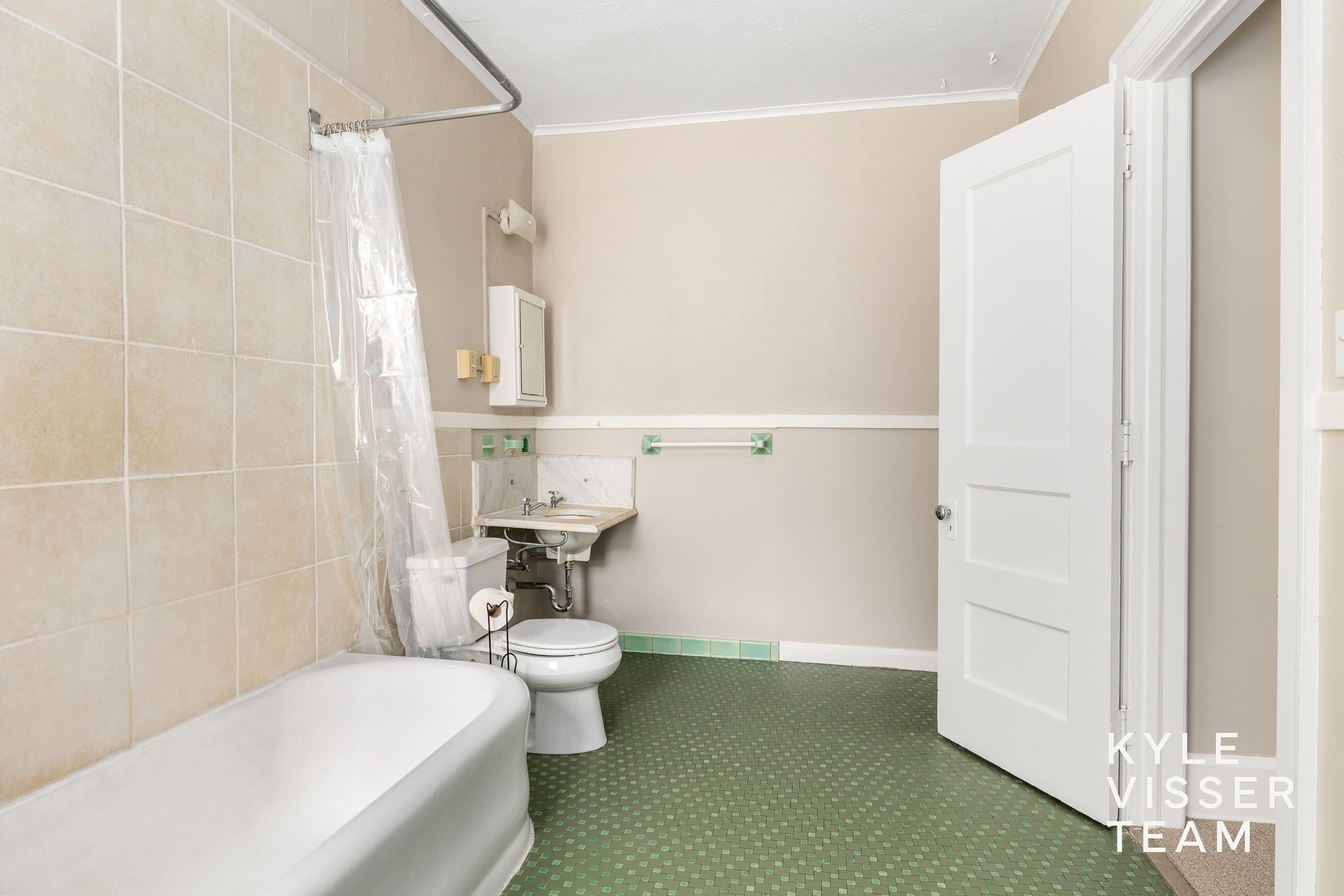 304 Paris Avenue Southeast Grand Rapids, MI 49503 - Photo 38 of 62 Unit 3 Full Bath