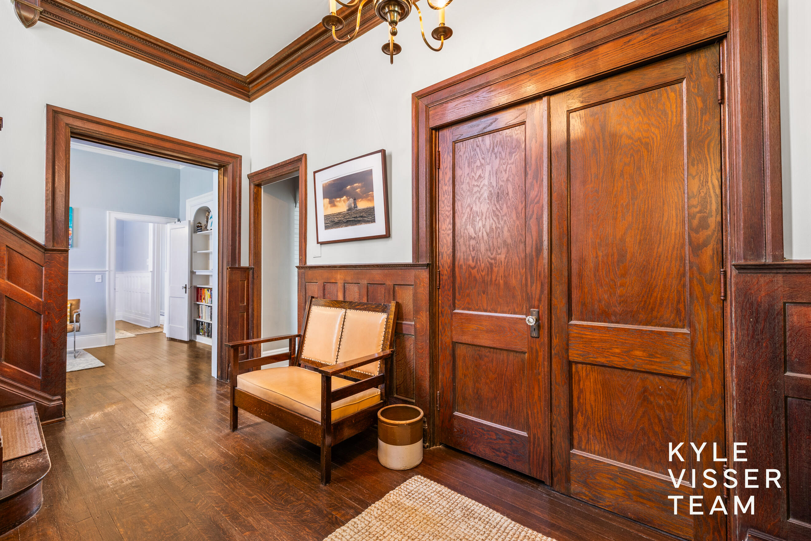 304 Paris Avenue Southeast Grand Rapids, MI 49503 - Photo 7 of 62 Foyer