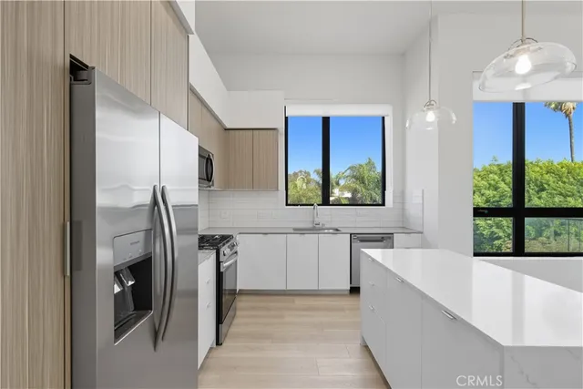 $6,525 | 12078 Guerin Street, Unit 307, Studio City, CA 91604