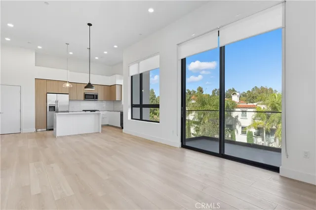 $6,525 | 12078 Guerin Street, Unit 307, Studio City, CA 91604