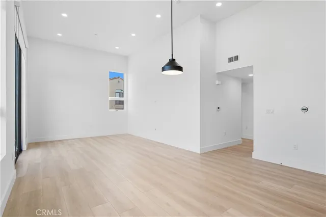 $6,525 | 12078 Guerin Street, Unit 307, Studio City, CA 91604