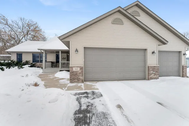 $375,000 | 509 9th Street Southwest, Braham, MN 55006