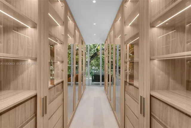 $9,950,000 | 1616 Onaway Drive, Miami, FL 33133