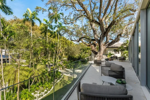 $9,950,000 | 1616 Onaway Drive, Miami, FL 33133