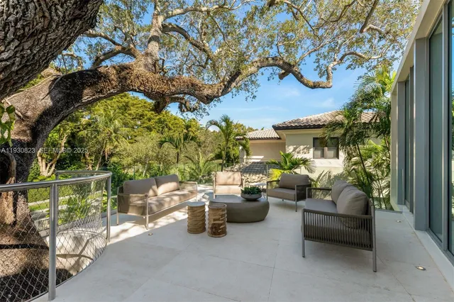 $9,950,000 | 1616 Onaway Drive, Miami, FL 33133