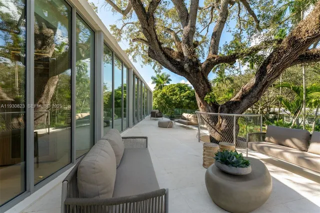$9,950,000 | 1616 Onaway Drive, Miami, FL 33133