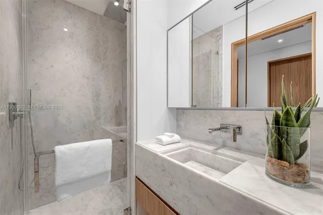 $9,950,000 | 1616 Onaway Drive, Miami, FL 33133