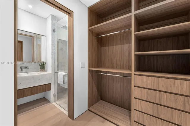 $9,950,000 | 1616 Onaway Drive, Miami, FL 33133