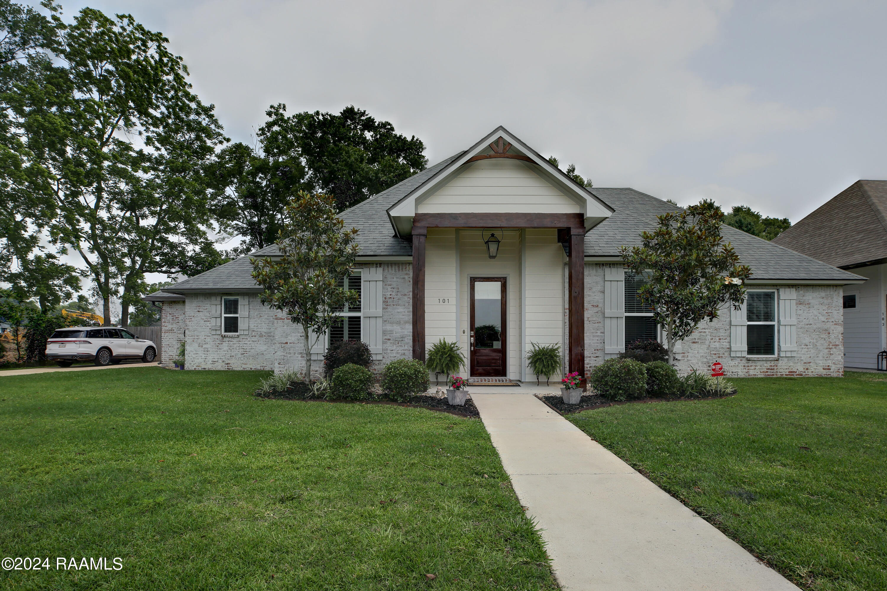 101 Whispering Meadows Road Broussard, LA 70518 - Photo 1 of 34 101 WhisperingMeadow-2