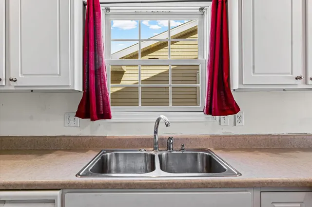 $180,000 | 1004 Waters Edge Road, Champaign, IL 61822