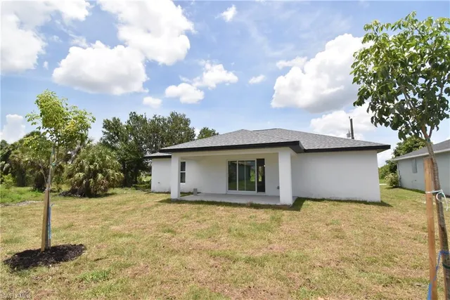 $2,200 | 208 Sunset Road, Rotonda West, FL 33947
