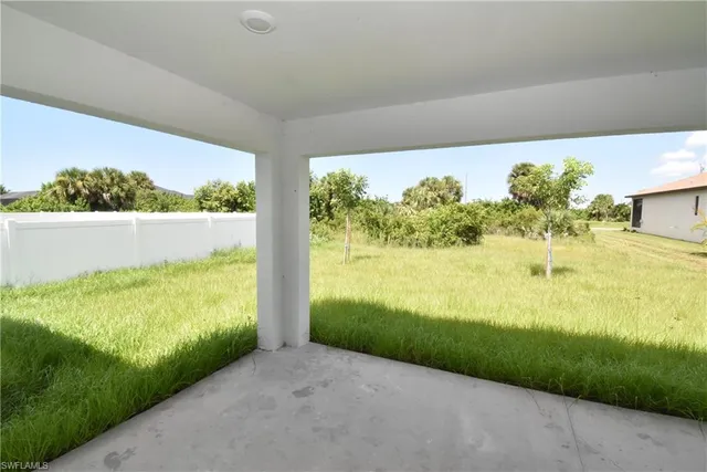 $2,200 | 208 Sunset Road, Rotonda West, FL 33947