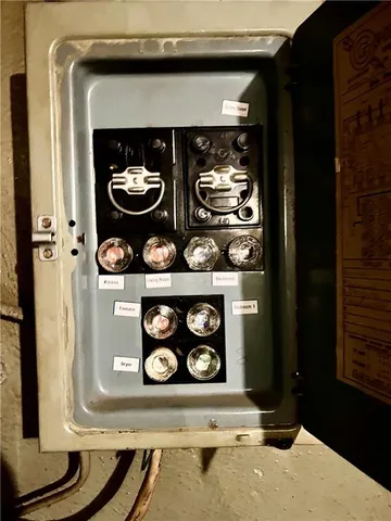 a view of a garage of the house