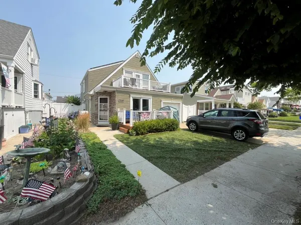 $3,400 | 551 West Walnut Street, Unit UPPR, Long Beach, NY 11561