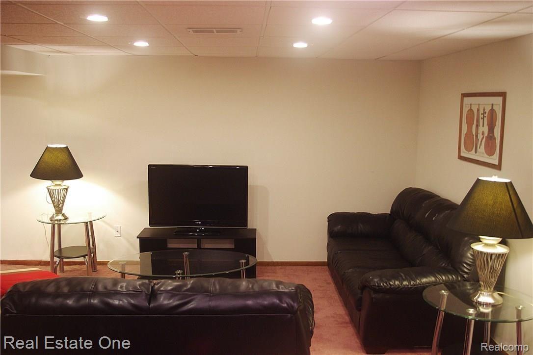19431 Gill Road Livonia, MI 48152 - Photo 20 of 25 20basement-dedia.jpg