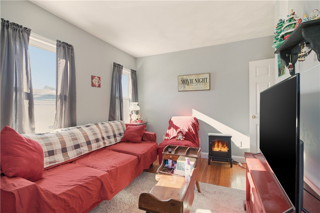 293 State Street Bristol, RI 02809 - Photo 14 of 48 2nd floor living room