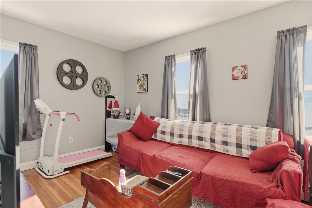 293 State Street Bristol, RI 02809 - Photo 15 of 48 2nd floor living room