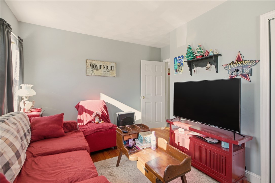 293 State Street Bristol, RI 02809 - Photo 38 of 48 2nd floor living room