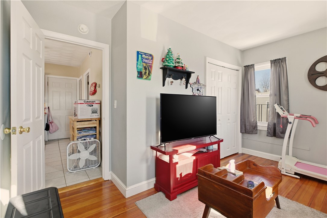 293 State Street Bristol, RI 02809 - Photo 39 of 48 2nd floor living room