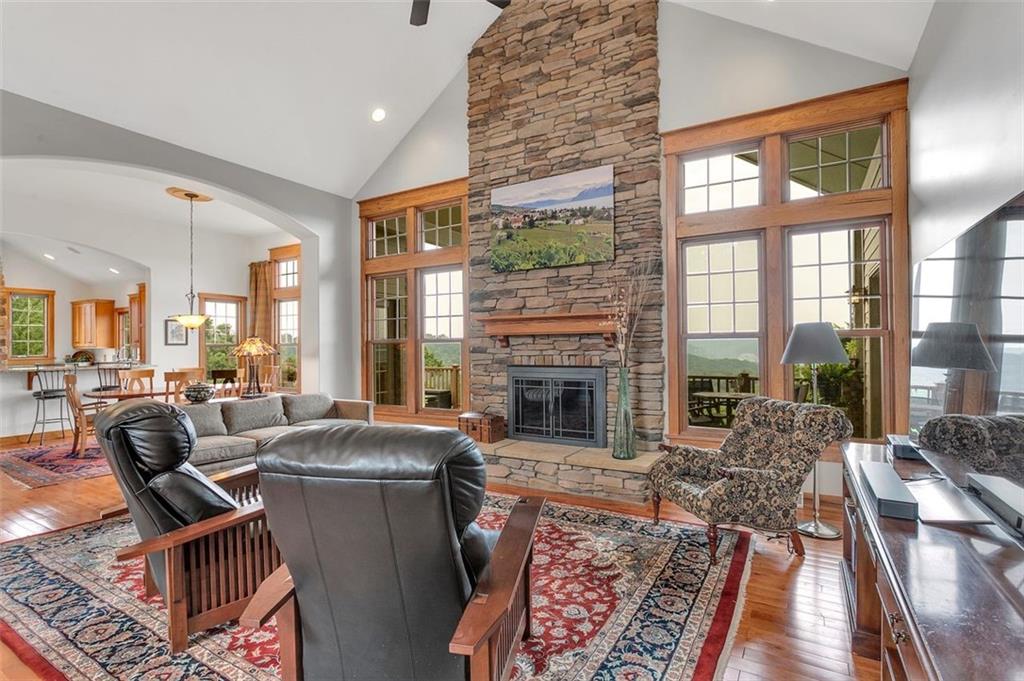 2135 John's Ridge Road Coraopolis, PA 15108 - Photo 4 of 25 Gallery Image 4