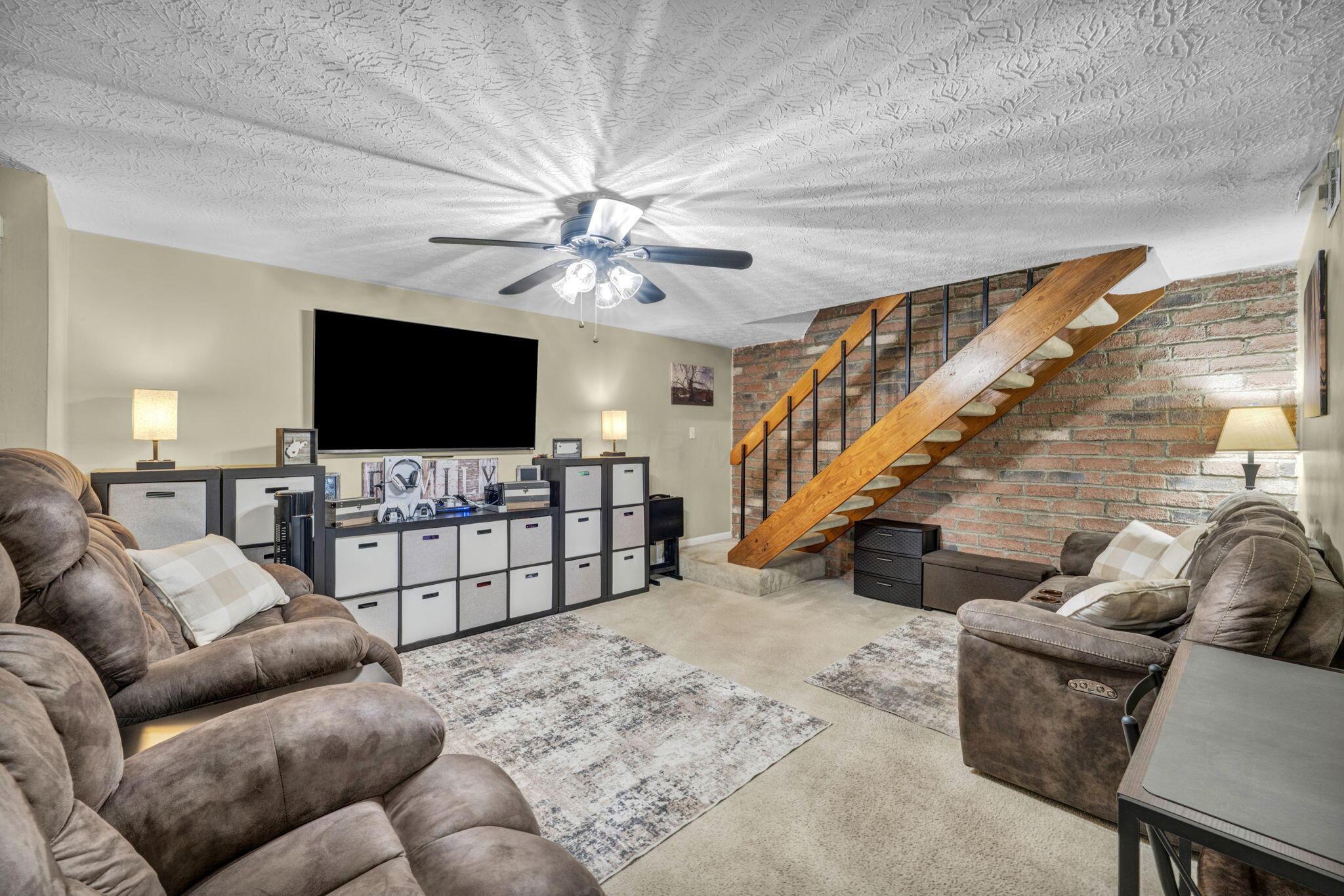 717 Cherry Hollow Road, Unit B Columbus, OH 43228 - Photo 7 of 33 8-web-or-mls-Cherry Hollow_10