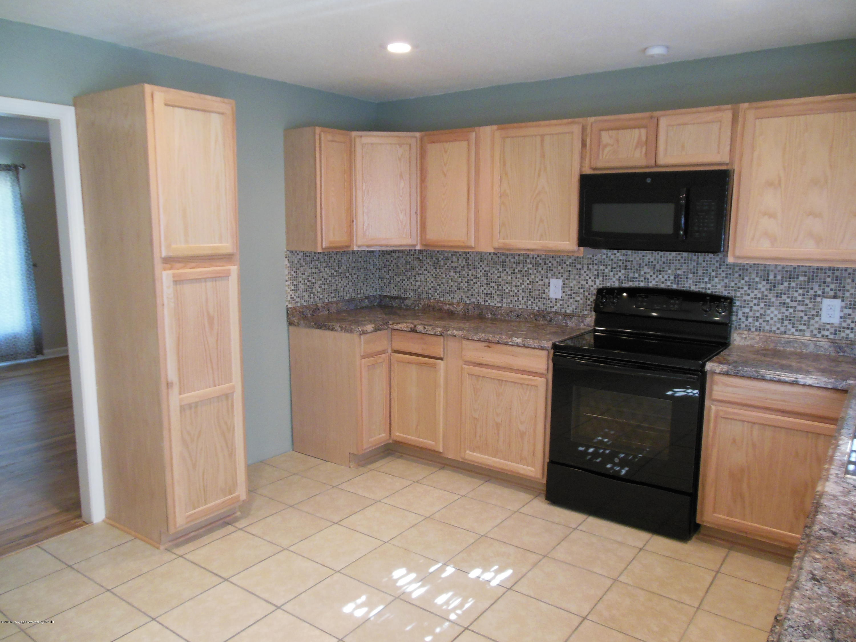 3810 Parker Street Amarillo, TX 79110 - Photo 4 of 16 Kitchen2