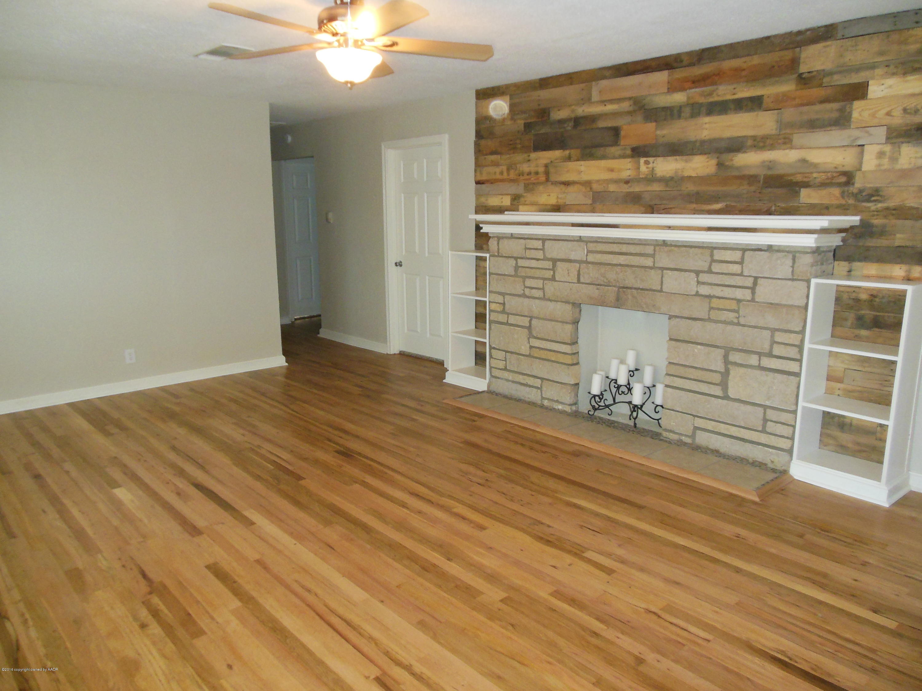 3810 Parker Street Amarillo, TX 79110 - Photo 7 of 16 Living Room