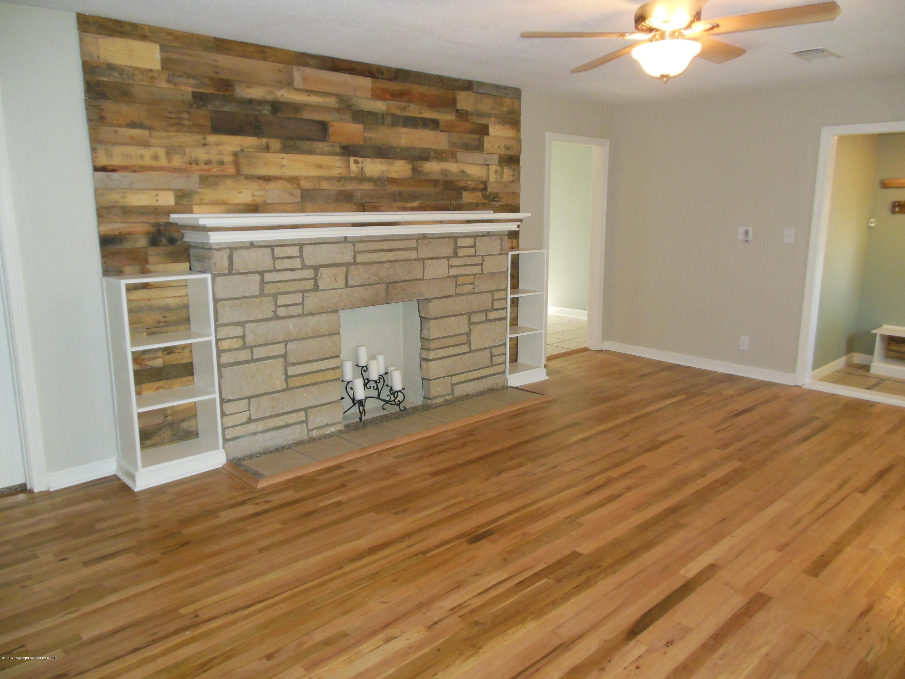 3810 Parker Street Amarillo, TX 79110 - Photo 8 of 16 Living Room2