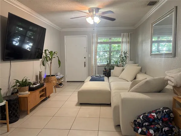 $1,300 | 5221 Bayshore Boulevard, Unit 59, Tampa, FL 33611