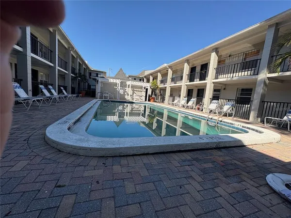 $1,300 | 5221 Bayshore Boulevard, Unit 59, Tampa, FL 33611