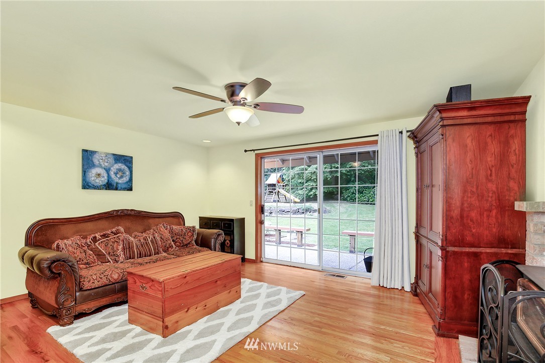 16918 Mountain View Road Northeast Duvall, WA 98019 - Photo 14 of 25 Gallery Image 14