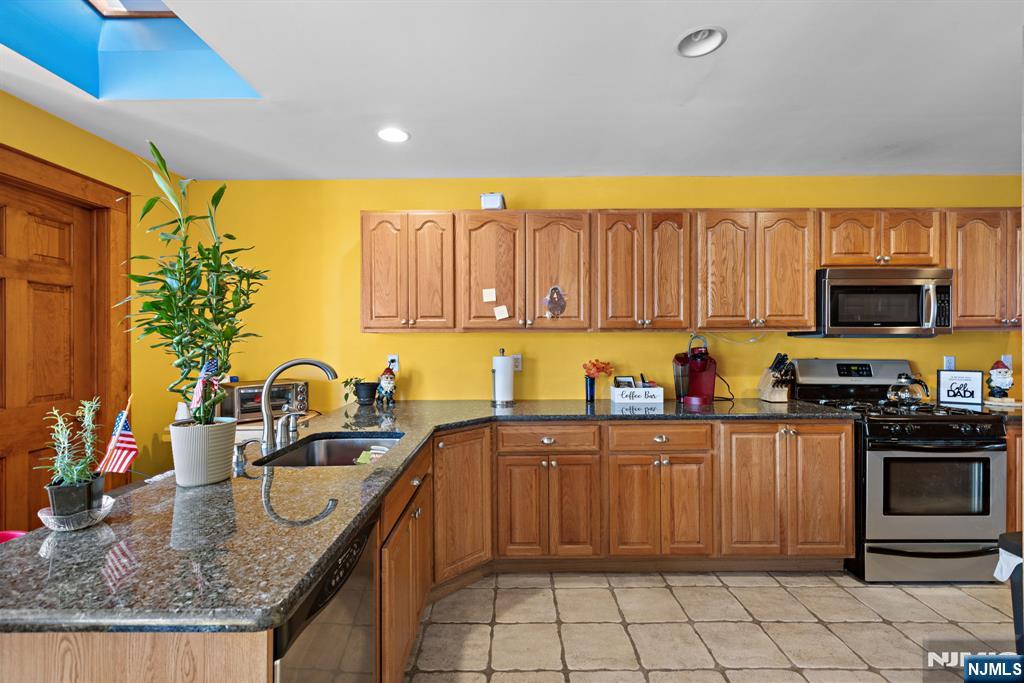 420 Rutherford Avenue Lyndhurst, NJ 07071 - Photo 8 of 23 Gallery Image 8
