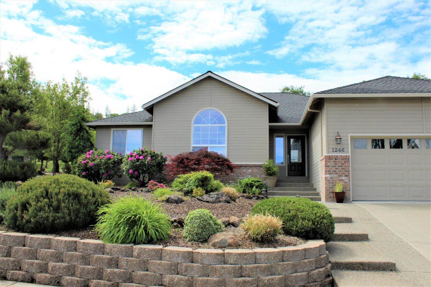 1246 Poppy Ridge Drive Eagle Point, OR 97524 - Photo 1 of 34 Primary Photo