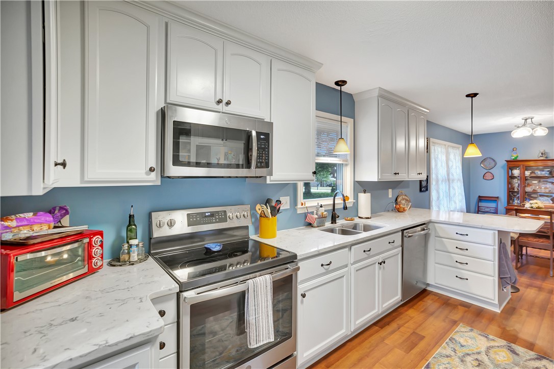 416 Van Martin Road Anderson, SC 29621 - Photo 13 of 38 Kitchen with GE appliances