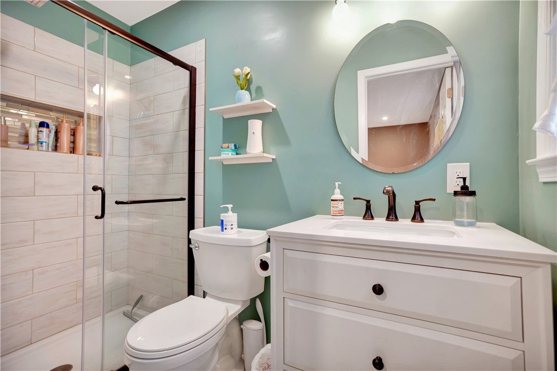 416 Van Martin Road Anderson, SC 29621 - Photo 28 of 38 Owner's bathroom