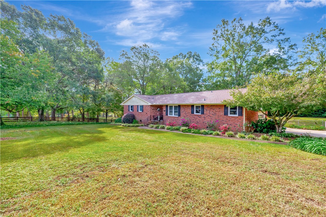 416 Van Martin Road Anderson, SC 29621 - Photo 3 of 38