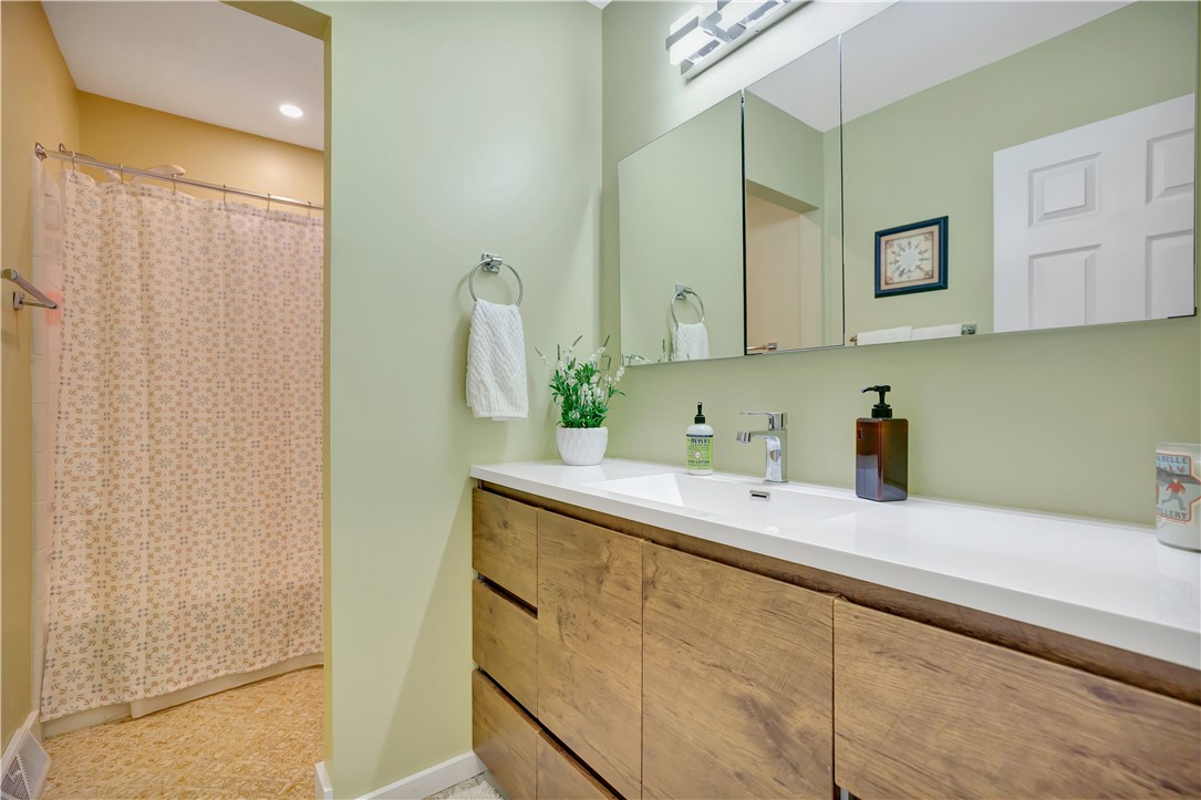 416 Van Martin Road Anderson, SC 29621 - Photo 32 of 38 Hall bath