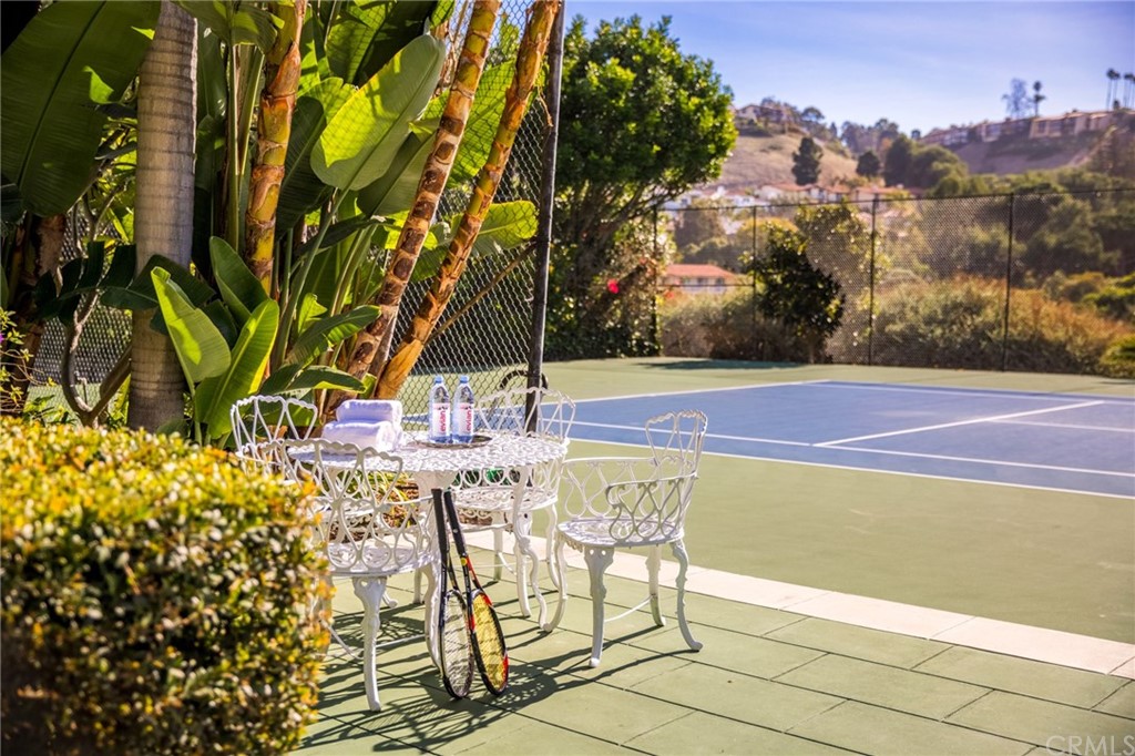 909 Vía Coronel Palos Verdes Estates, CA 90274 - Photo 17 of 59