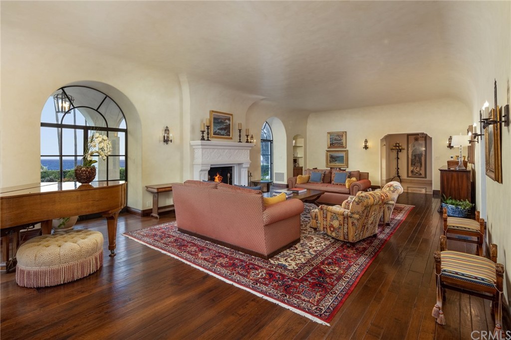 909 Vía Coronel Palos Verdes Estates, CA 90274 - Photo 20 of 59 a living room with furniture and a window