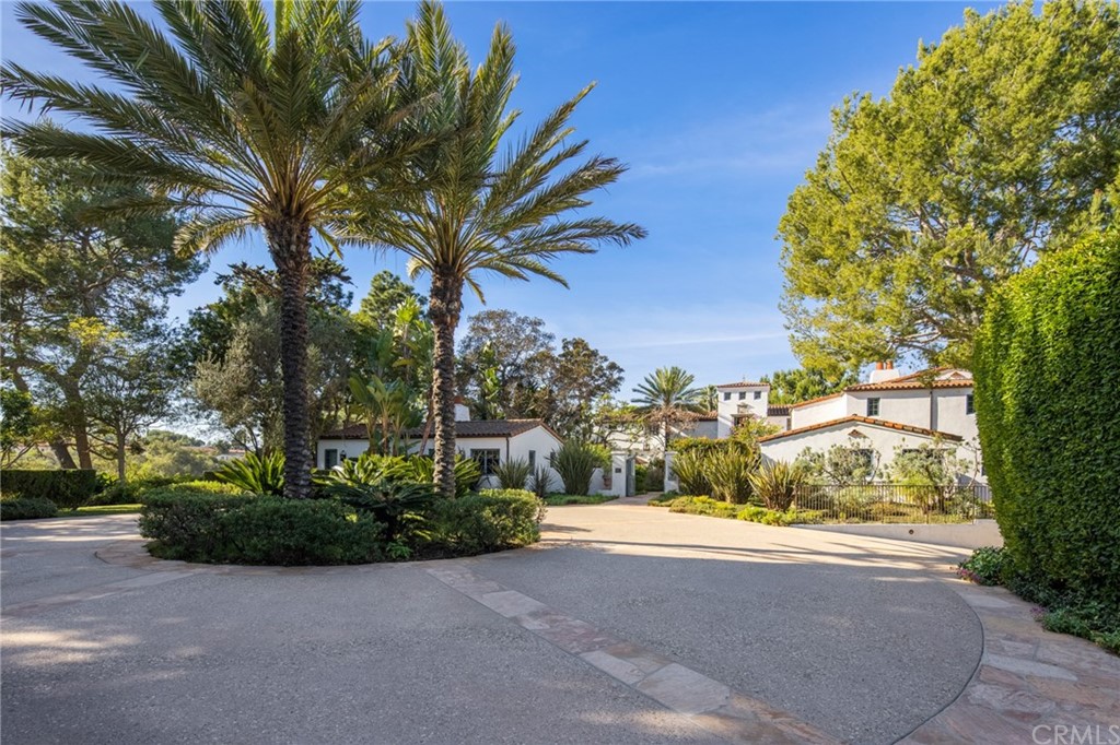 909 Vía Coronel Palos Verdes Estates, CA 90274 - Photo 30 of 59 a view of a garden and basketball court