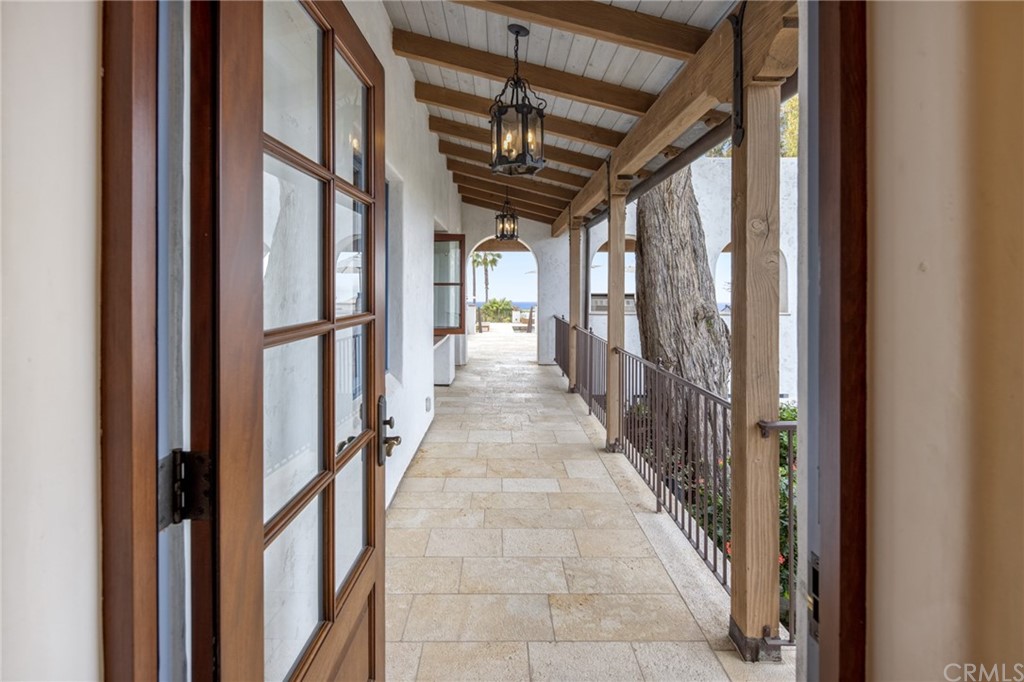 909 Vía Coronel Palos Verdes Estates, CA 90274 - Photo 33 of 59 a view of entryway