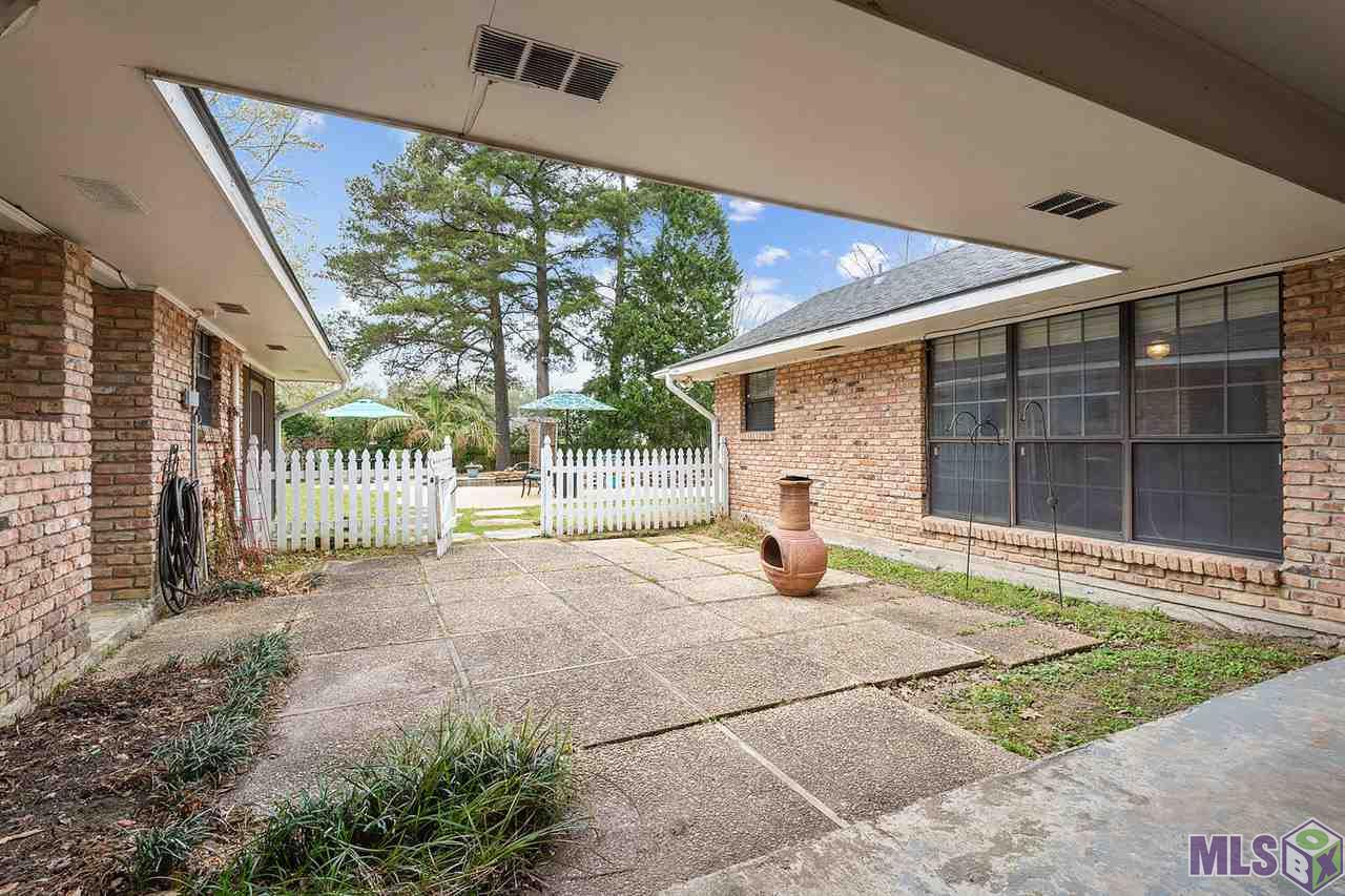 6326 Hickory Ridge Boulevard Baton Rouge, LA 70817 - Photo 4 of 15 Courtyard Area