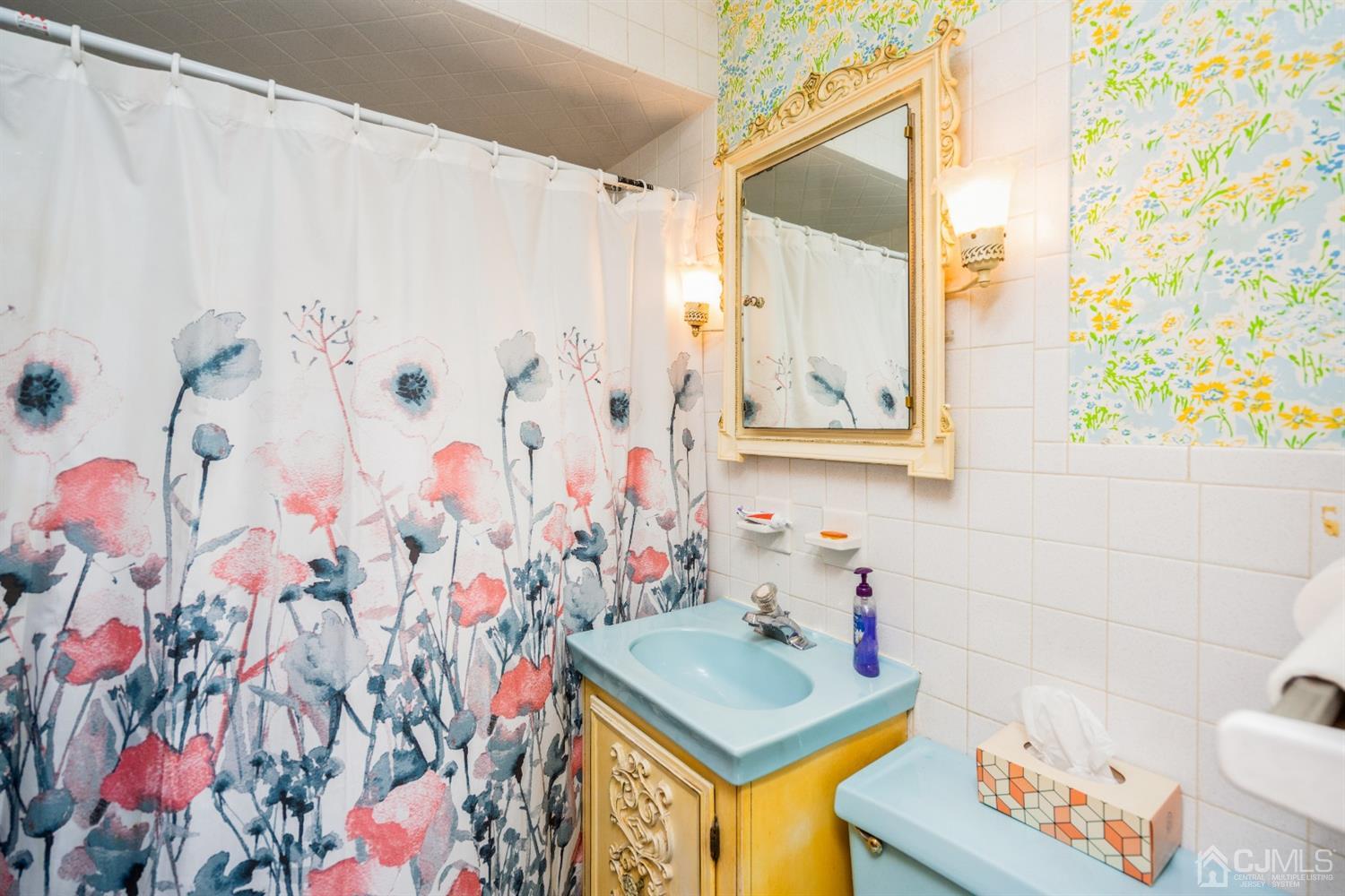 32 Idlewild Road Edison, NJ 08817 - Photo 13 of 14 a bathroom with a sink toilet and vanity