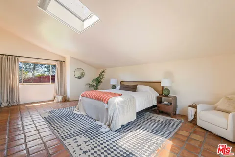 $2,195,000 | 19805 Valley View Drive, Topanga, CA 90290