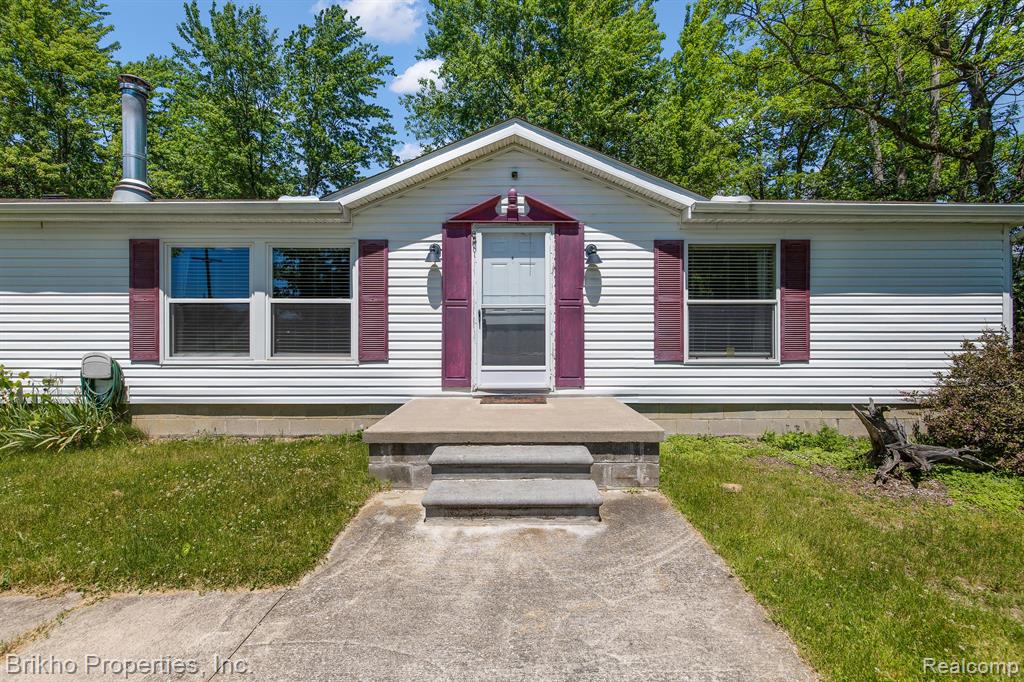 13384 Bryce Road Emmett, MI 48022 - Photo 11 of 54