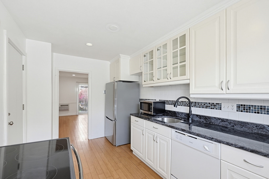 21 Westgate Road, Unit 4 Boston, MA 02467 - Photo 21 of 34