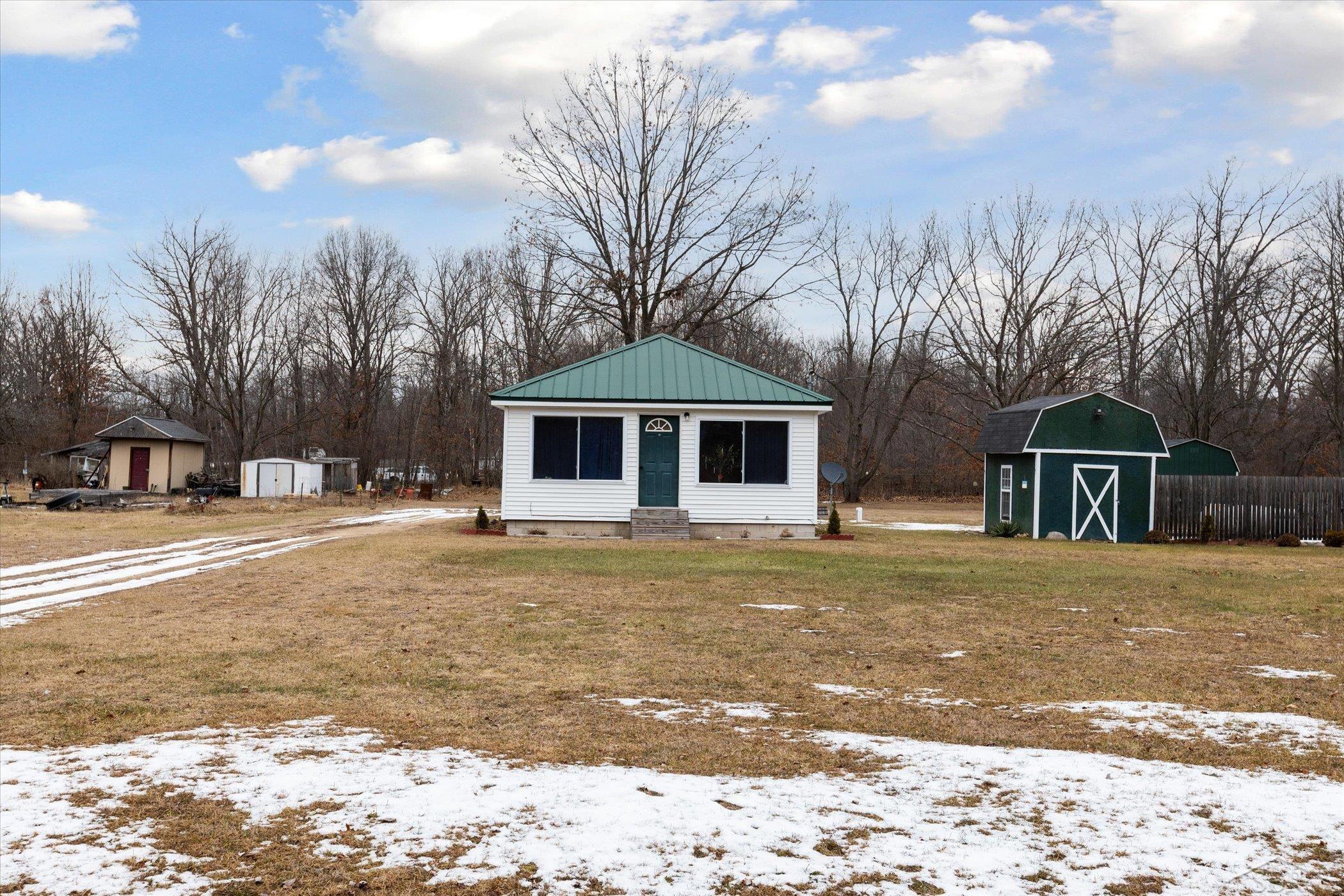 11221 East Valley Road Mount Pleasant, MI 48858 - Photo 1 of 27