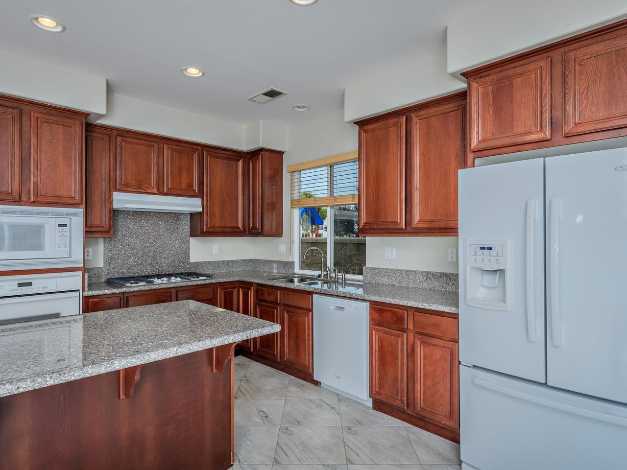 3567 Pebble Street Carlsbad, CA 92010 - Photo 10 of 25