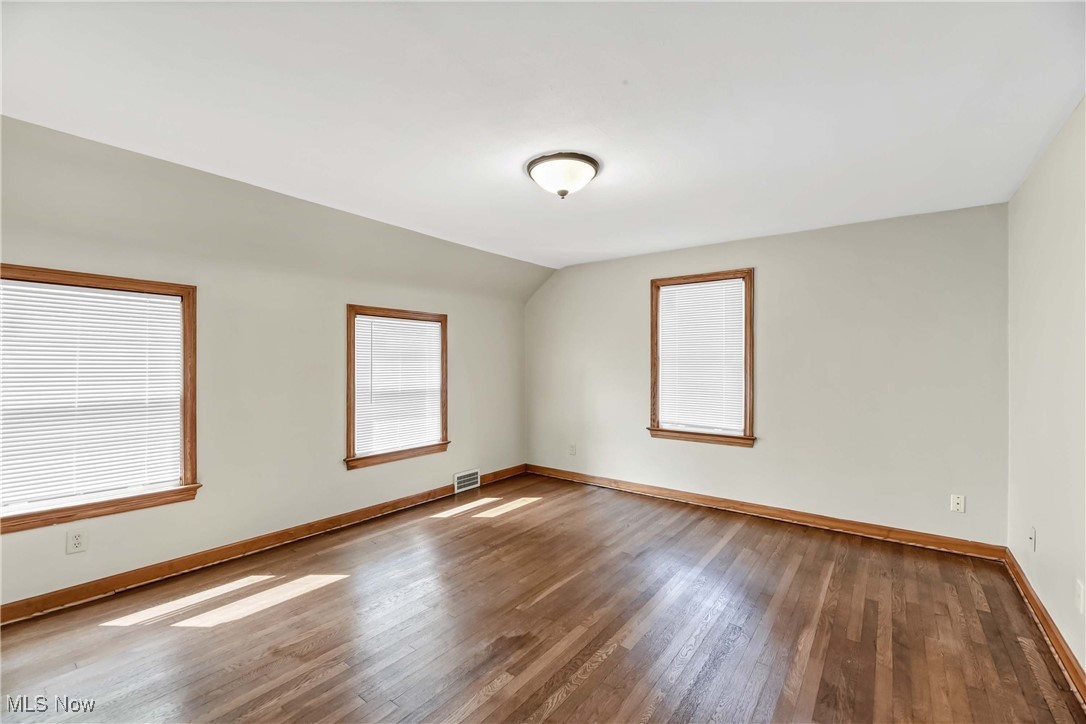 2299 Allison Road Cleveland, OH 44118 - Photo 14 of 18