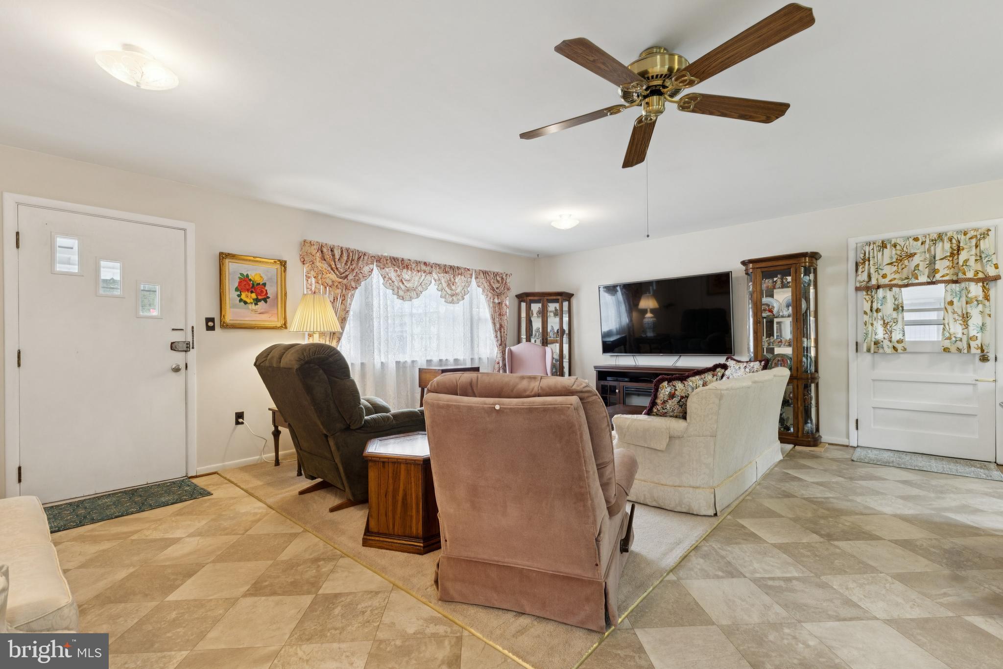 2885 Sweden Point Road Marbury, MD 20658 - Photo 6 of 35 Living Room